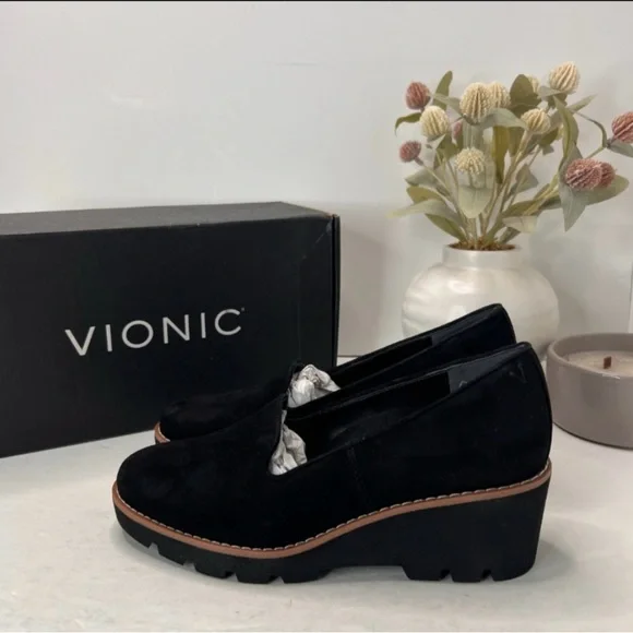 Vionic Women's Black Suede Shoes 9.5 - Picture 3 of 4